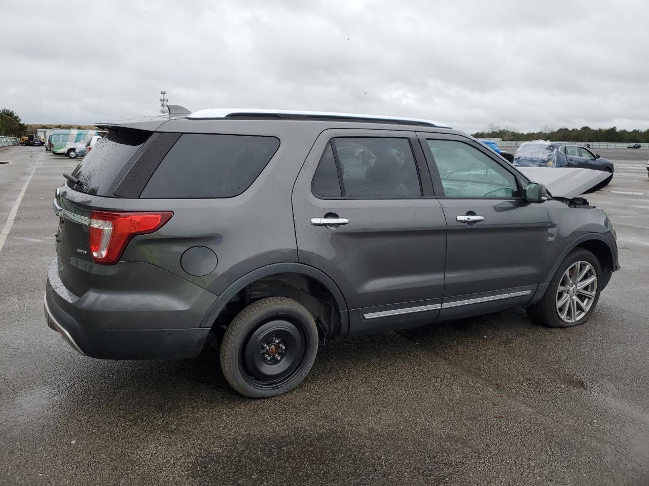 Image 3 of 2017 FORD EXPLORER LIMITED 2017 with VIN 1FM5K8F82HGA91444