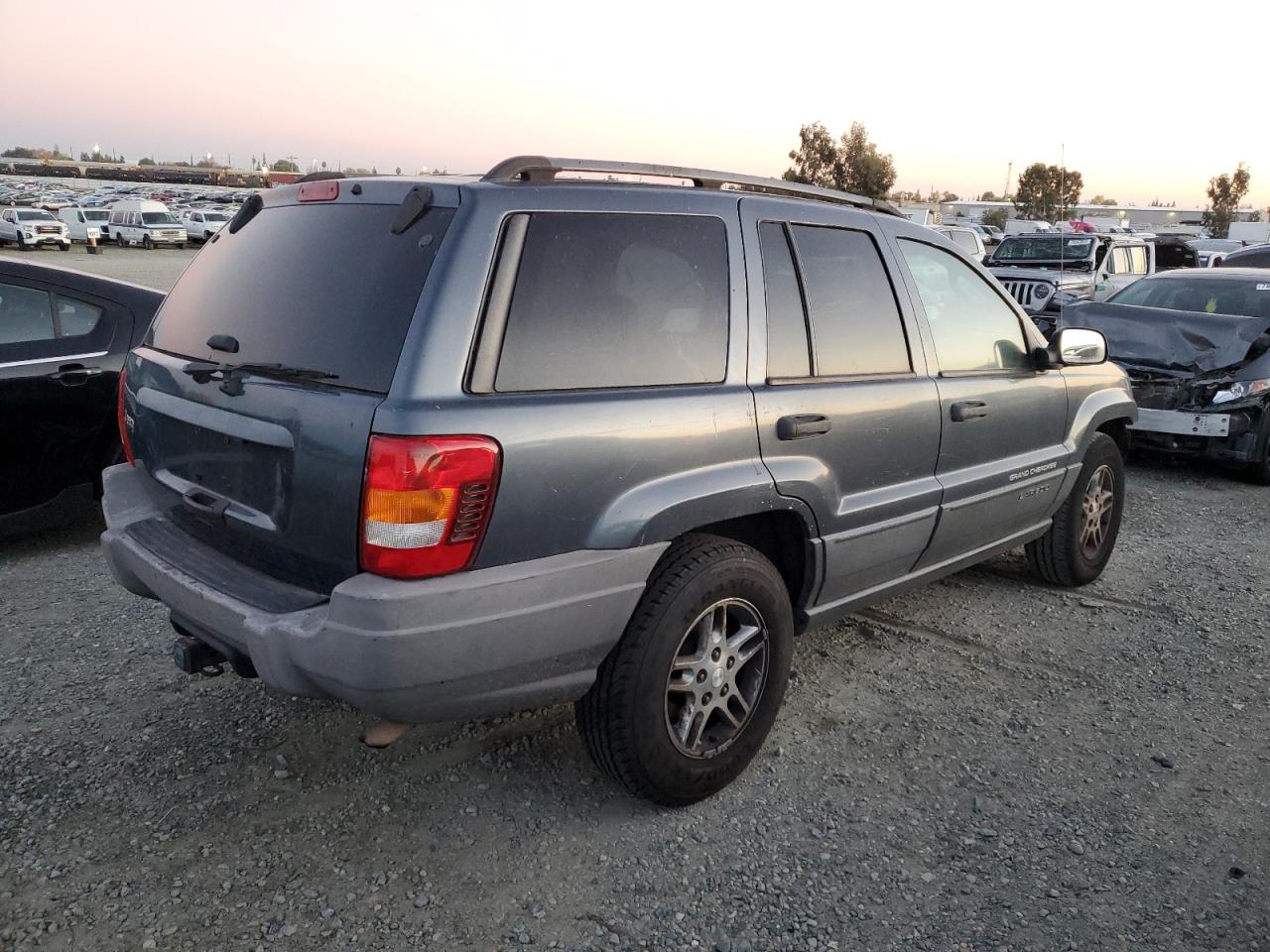 Obraz 3 z 2003 JEEP GRAND CHEROKEE LAREDO 2003 z VIN 1J4GW48SX3C512405