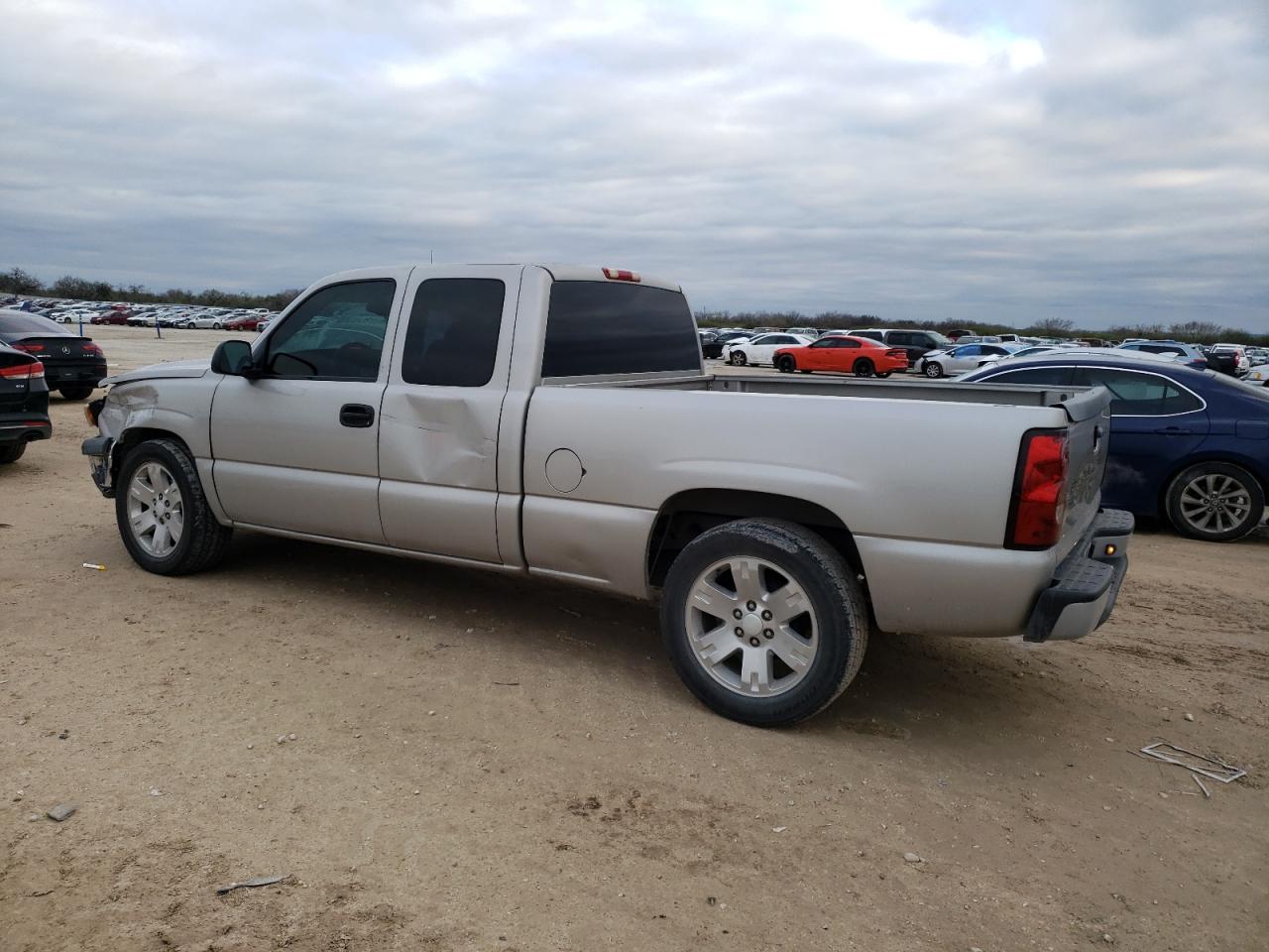 Obraz 2 z 2006 CHEVROLET SILVERADO C1500 2006 z VIN 1GCEC19X66Z252245