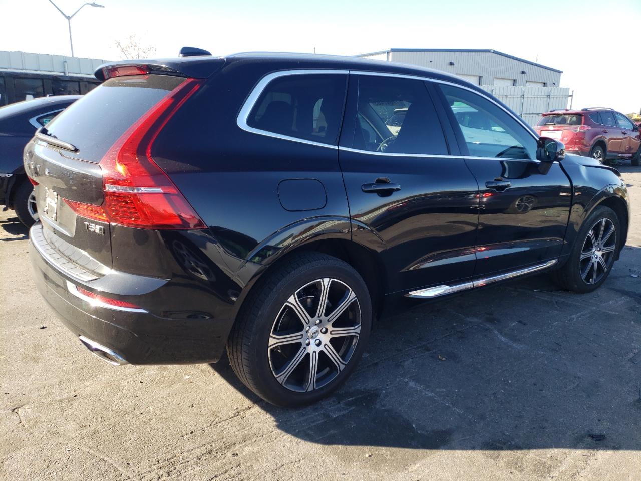 Image 3 of 2020 VOLVO XC60 T5 INSCRIPTION 2020 with VIN YV4102RL4L1570477