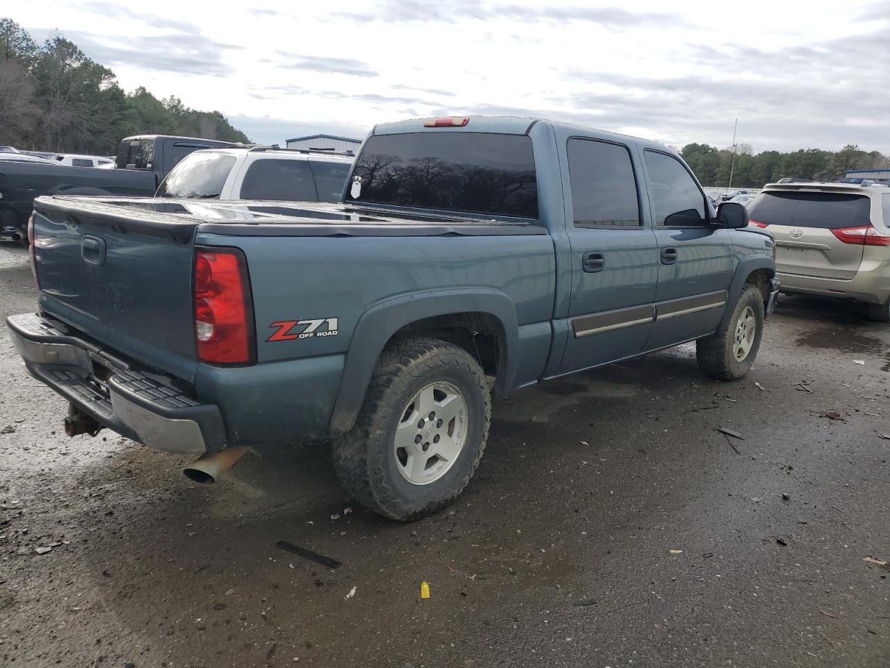 Image 3 of 2006 CHEVROLET SILVERADO K1500 2006 with VIN 2GCEK13T661176222