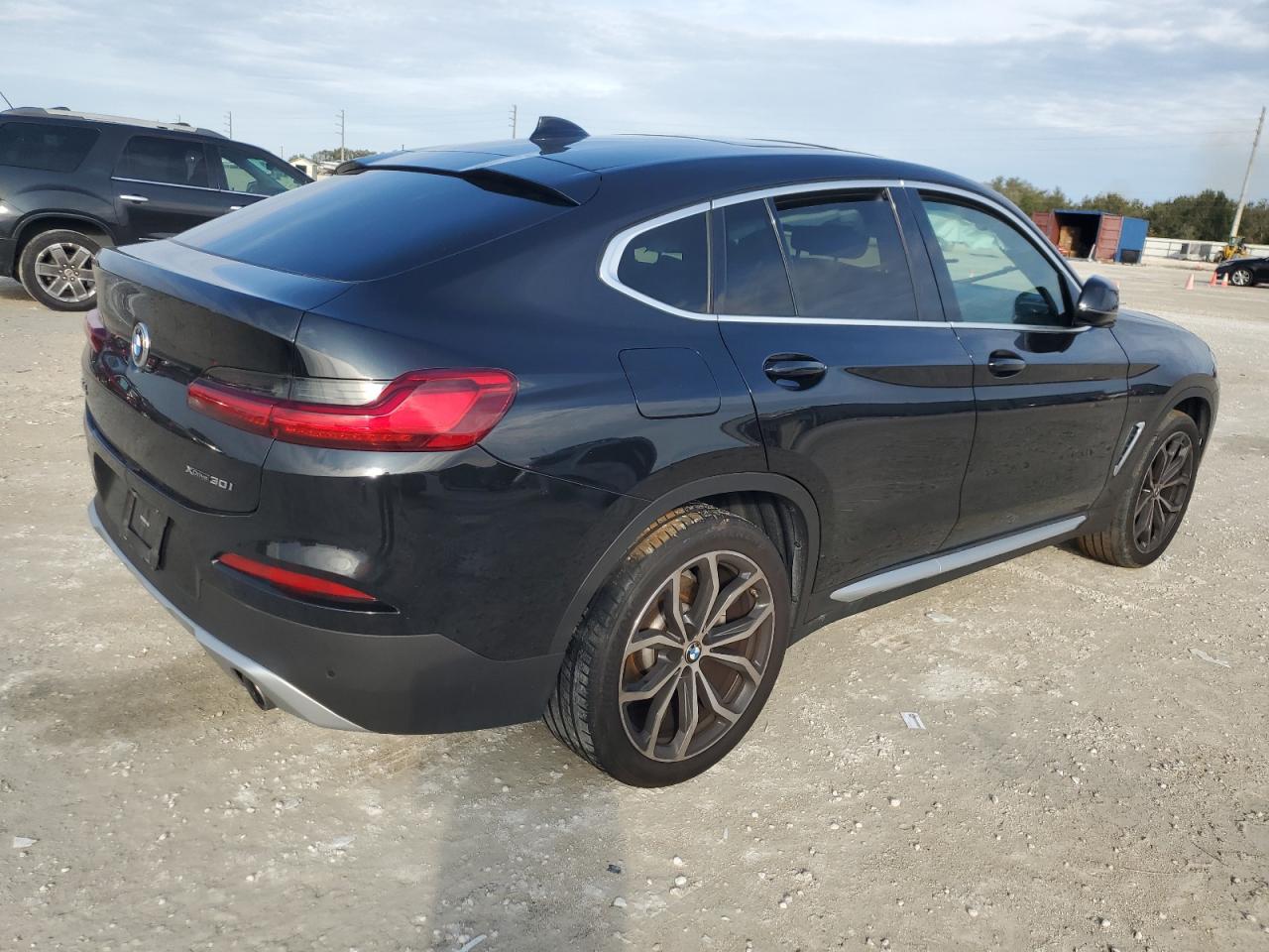 Image 3 of 2021 BMW X4 XDRIVE30I 2021 with VIN 5UX2V1C0XM9H64775