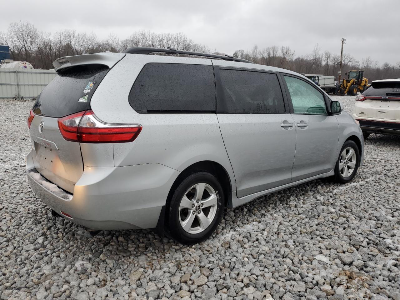 Image 3 of 2020 TOYOTA SIENNA LE 2020 with VIN 5TDKZ3DC0LS081040