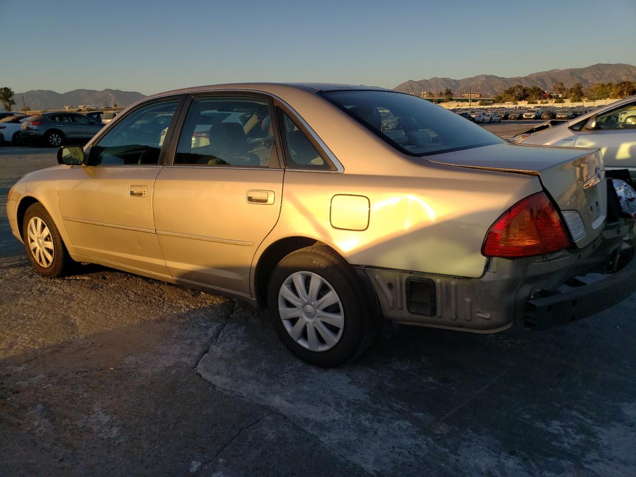 Image 2 of 2002 TOYOTA AVALON XL 2002 with VIN 4T1BF28BX2U222920