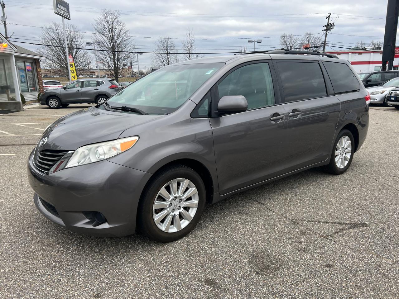 Image 2 of 2011 TOYOTA SIENNA LE 2011 with VIN 5TDJK3DC7BS019987