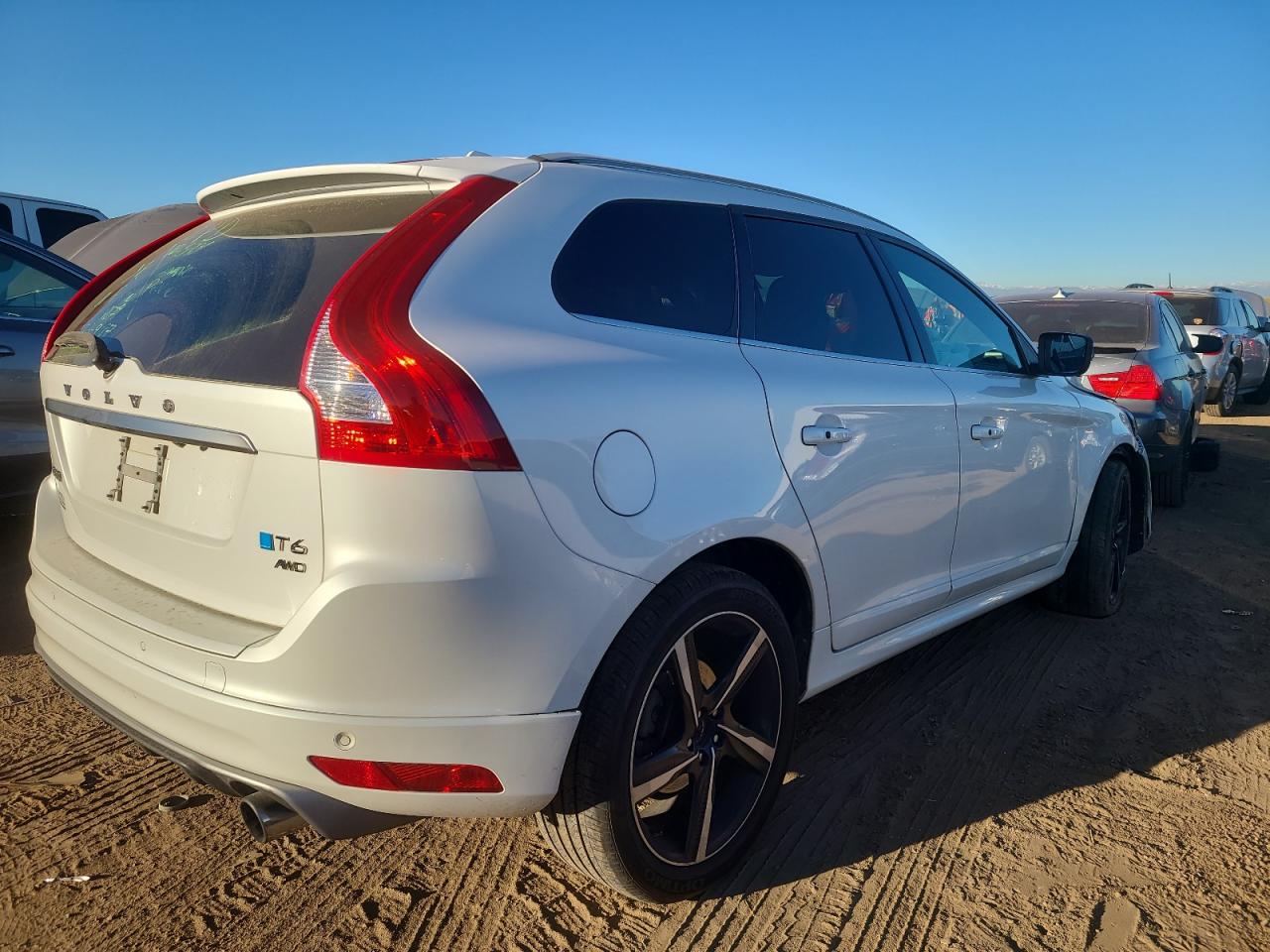 Image 3 of 2015 VOLVO XC60 T6 R-DESIGN PREMIER PLUS 2015 with VIN YV4902RG0F2584879