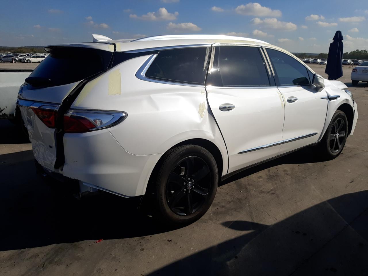 Obraz 3 z Buick Enclave Essence 2023 z VIN 5GAERBKW2PJ255019