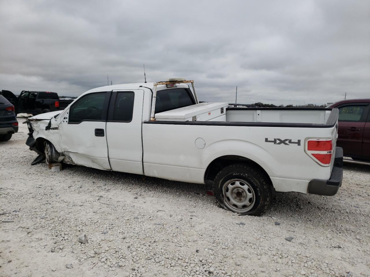 Image 2 of 2013 FORD F150 SUPER CAB 2013 with VIN 1FTFX1EF3DKD29309