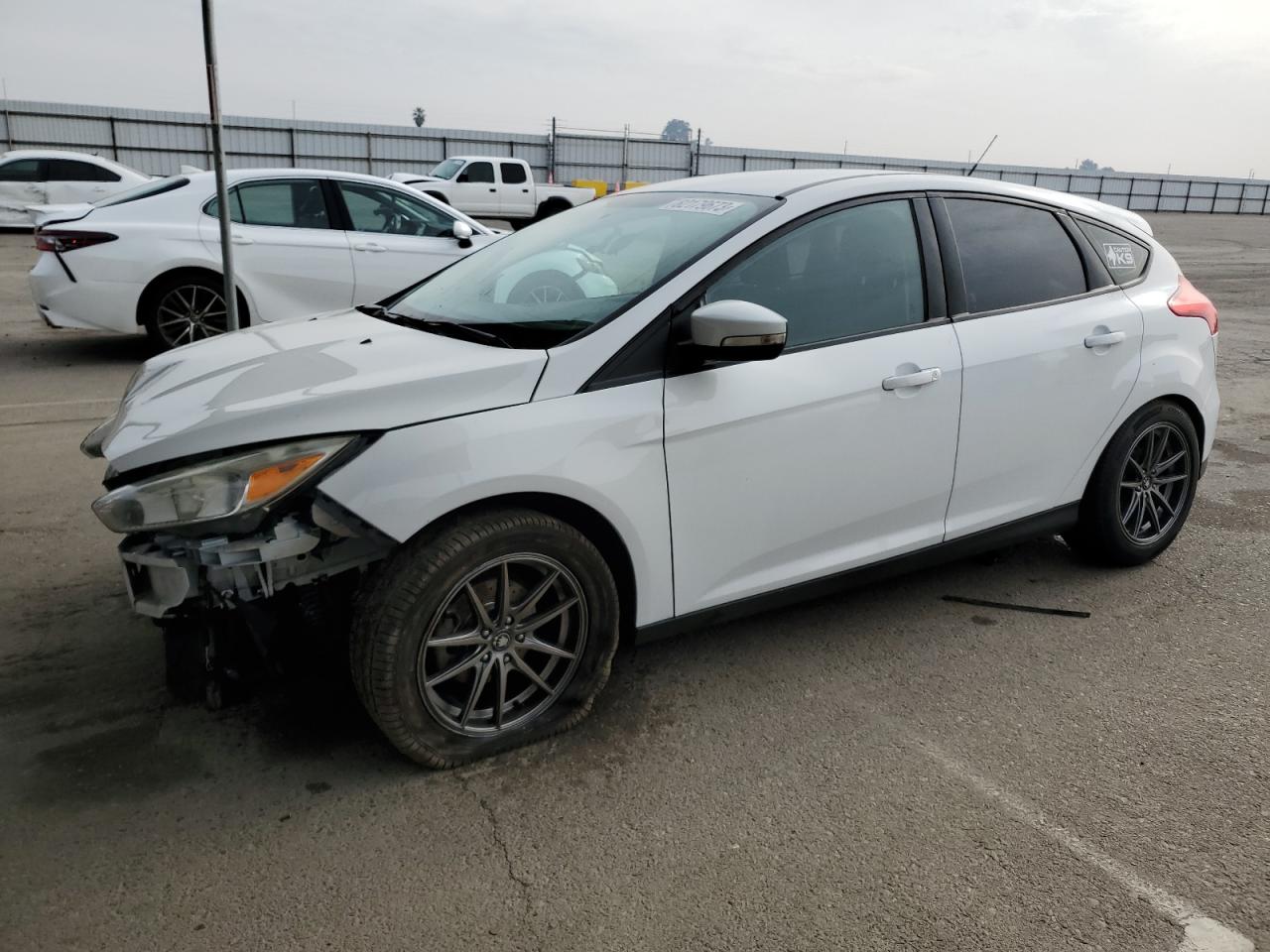 Image 1 of 2016 FORD FOCUS SE 2016 with VIN 1FADP3K26GL363365