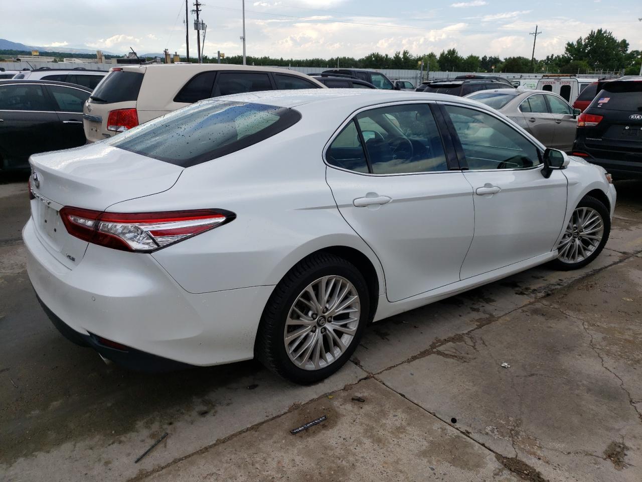 Obraz 3 z 2018 TOYOTA CAMRY L 2018 z VIN 4T1B11HK0JU007554