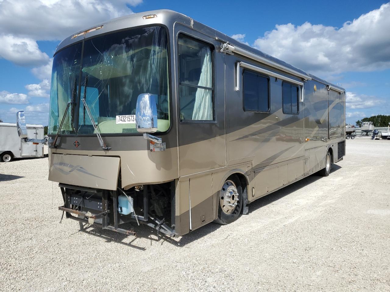 Image 2 of 2004 SPARTAN MOTORS MOTORHOME 4VZ 2004 with VIN 4VZBR1D954C045628