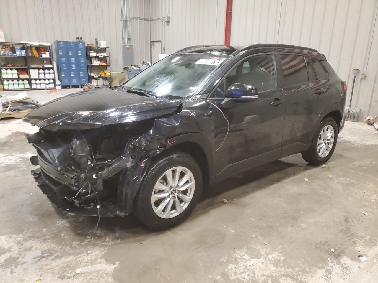 Obraz 1 z 2022 TOYOTA COROLLA CROSS LE 2022 z VIN 7MUCAAAGXNV008015