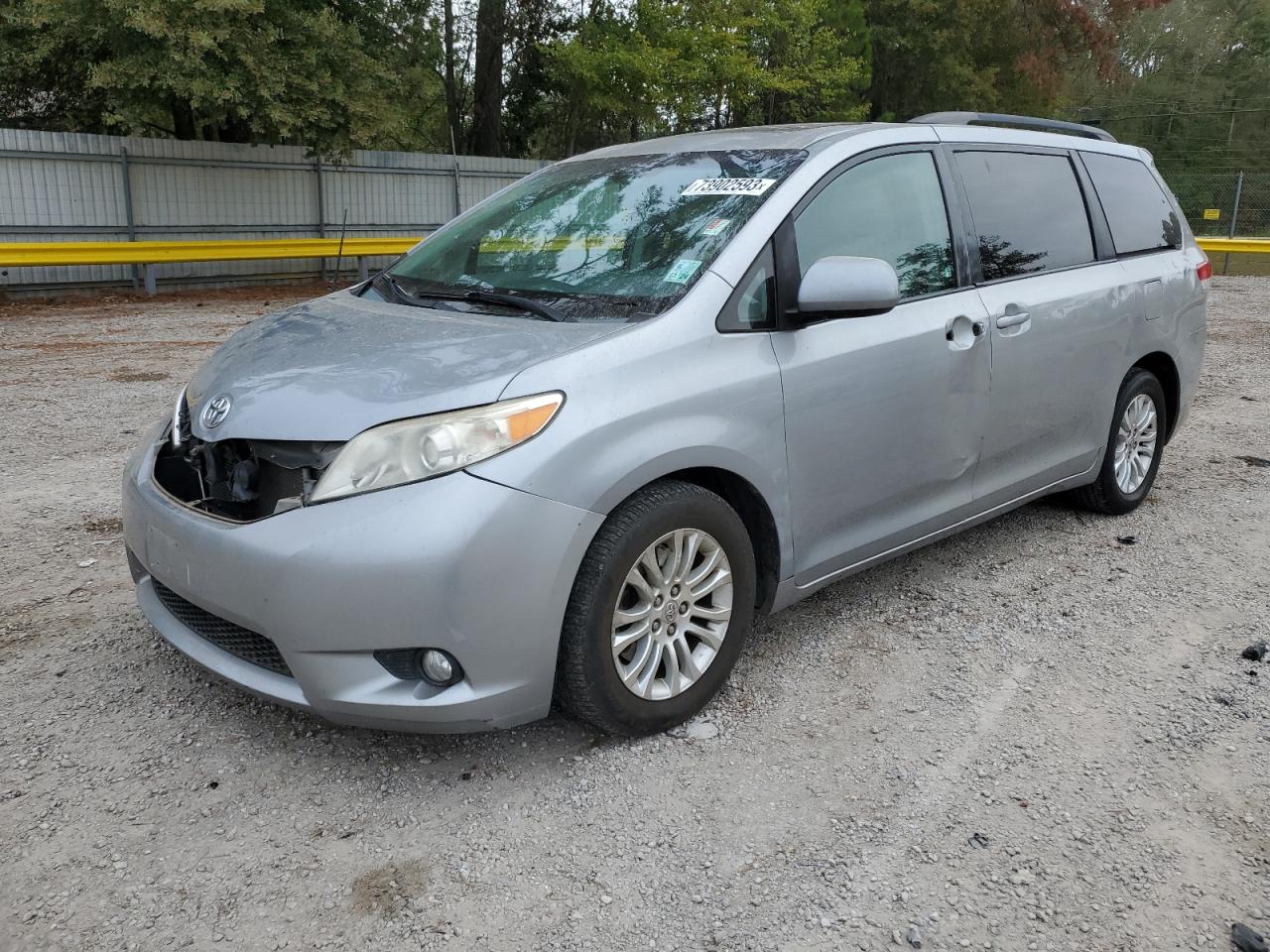 2013 TOYOTA SIENNA XLE 2013 image