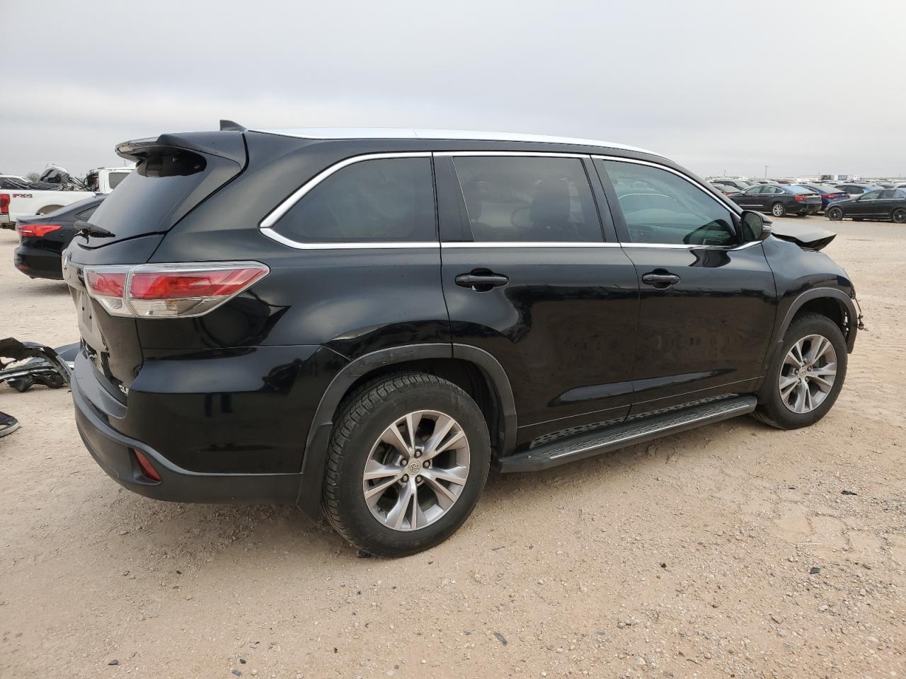 Obraz 3 z 2015 TOYOTA HIGHLANDER XLE 2015 z VIN 5TDKKRFH8FS085339
