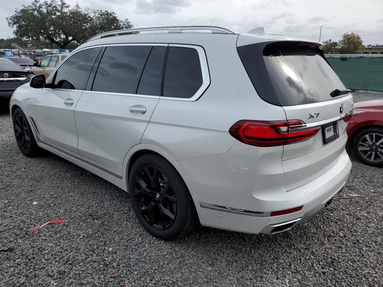 Obraz 2 z 2022 BMW X7 XDRIVE40I 2022 z VIN 5UXCW2C00N9M57203