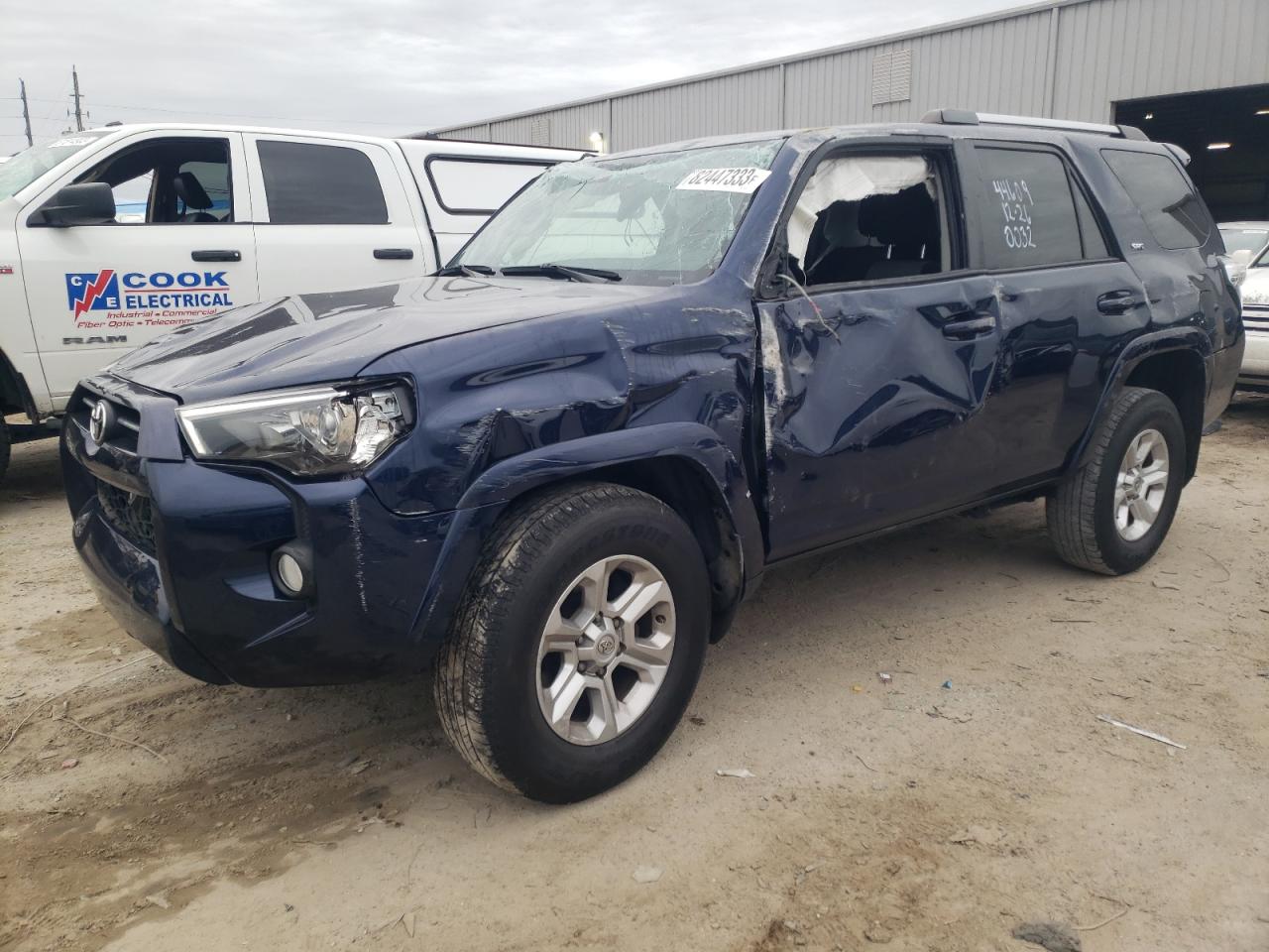 Image 1 of 2020 TOYOTA 4RUNNER SR5 2020 with VIN JTEZU5JR3L5220032