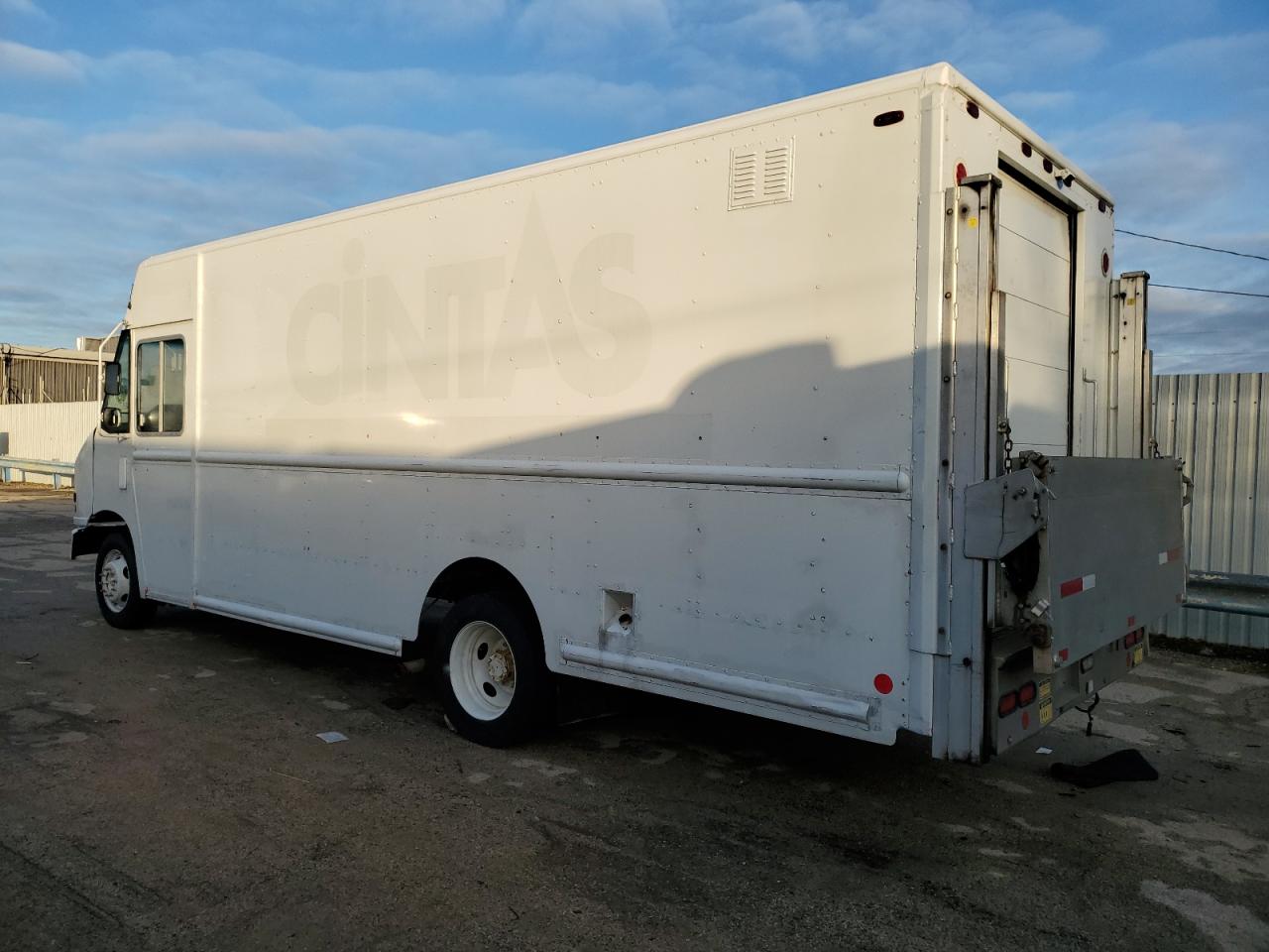 Изображение 2 2012 FORD F59  2012 с VIN 1F65F5KY1C0A01332
