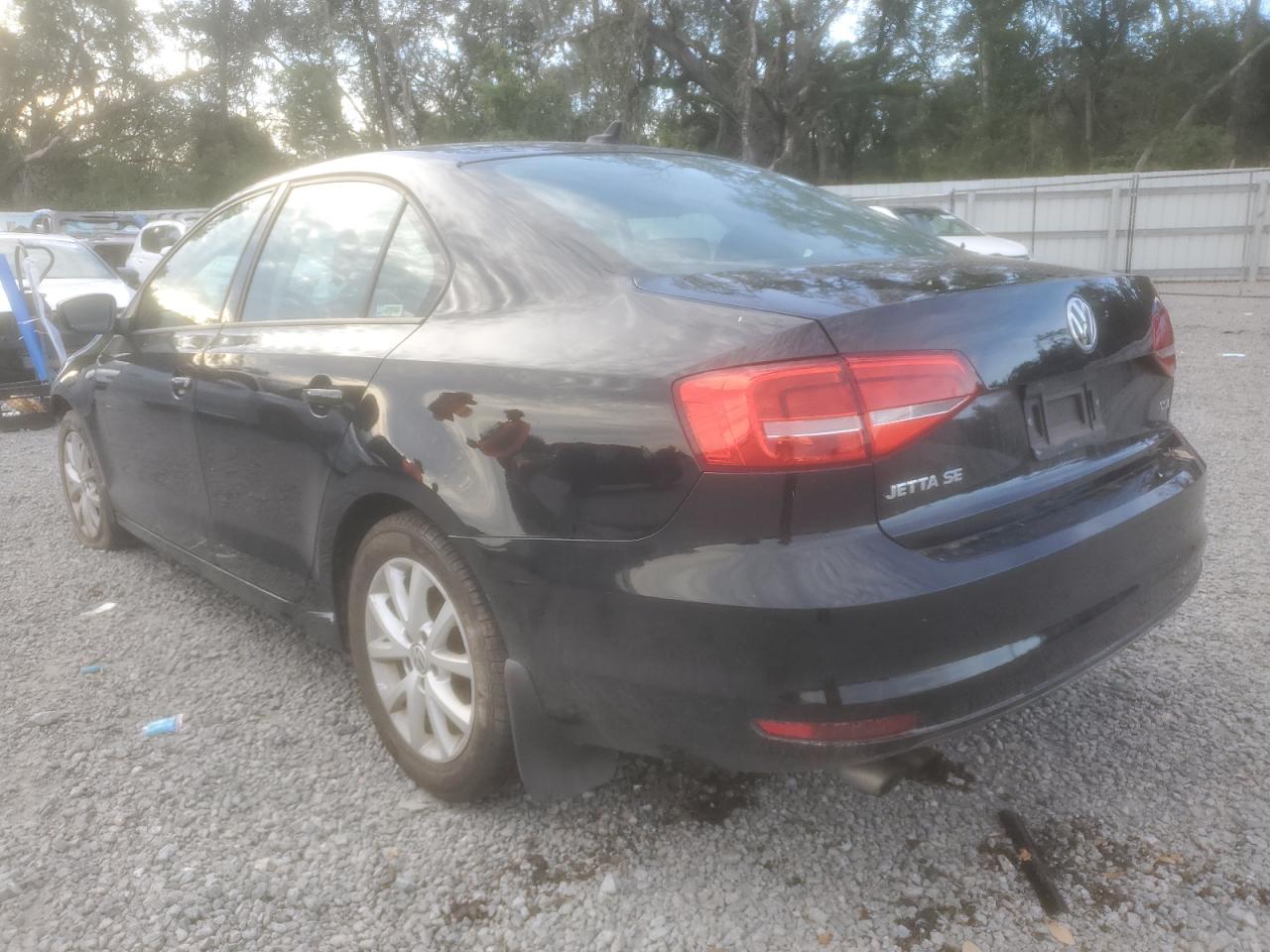 Image 2 of 2015 VOLKSWAGEN JETTA SE 2015 with VIN 3VWD17AJ0FM298678