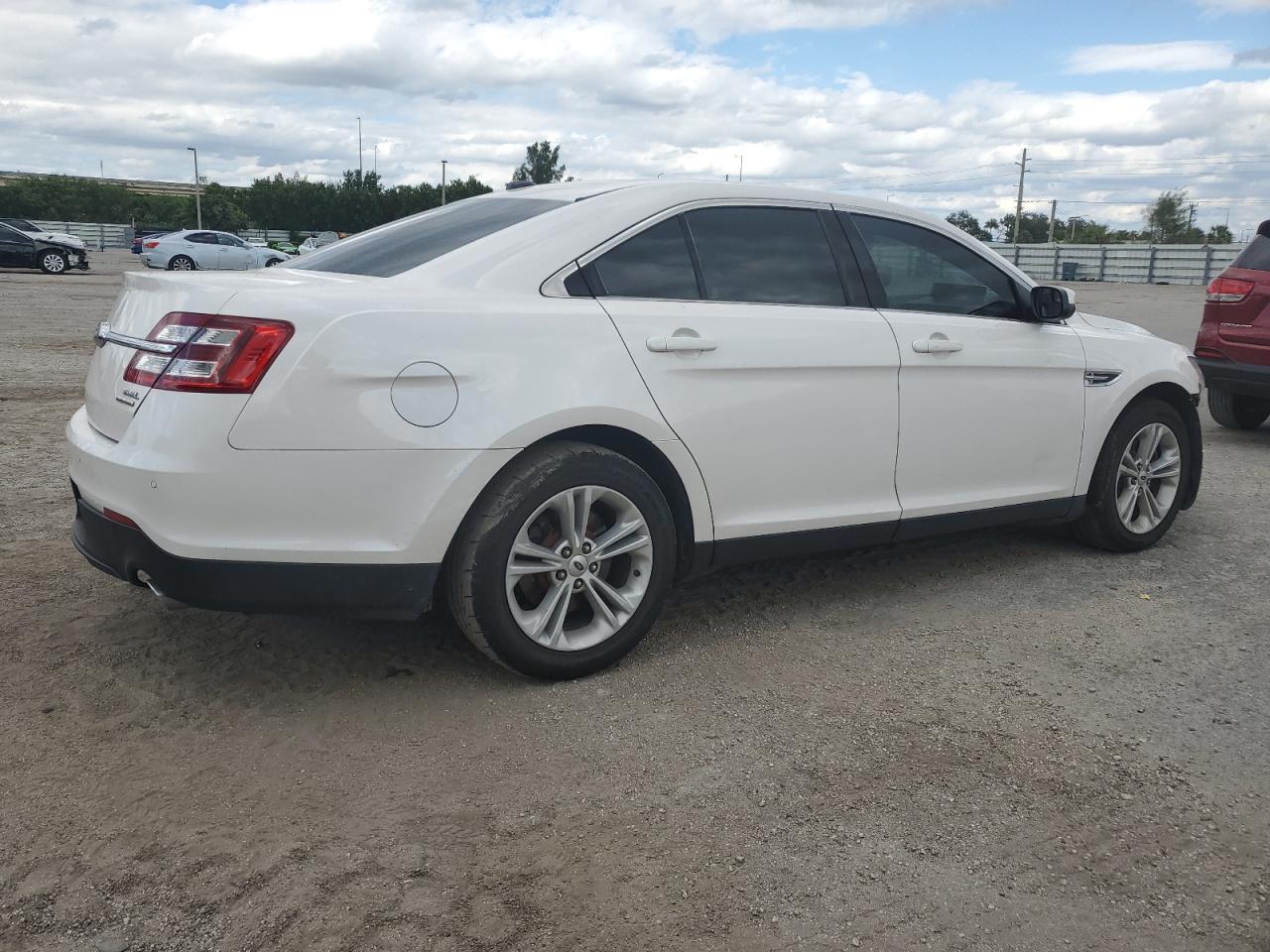 Изображение 3 2018 FORD TAURUS SEL 2018 с VIN 1FAHP2E87JG119400