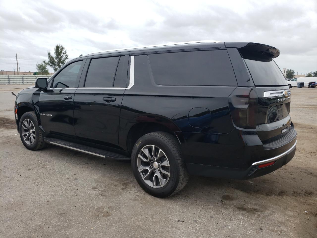 Image 2 of 2023 CHEVROLET SUBURBAN C1500 LT 2023 with VIN 1GNSCCKD8PR202454