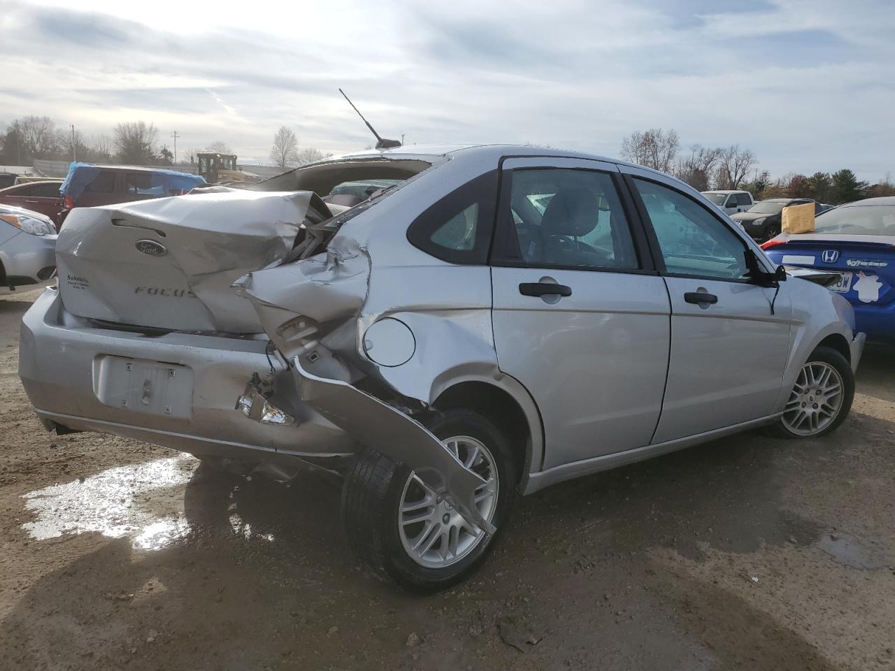Image 3 of 2010 FORD FOCUS SE 2010 with VIN 1FAHP3FN7AW291281
