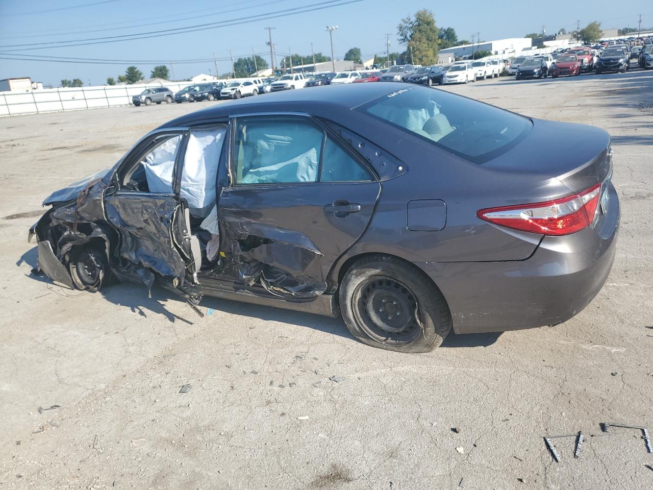 Изображение 2 2015 TOYOTA CAMRY LE 2015 с VIN 4T4BF1FK5FR492856