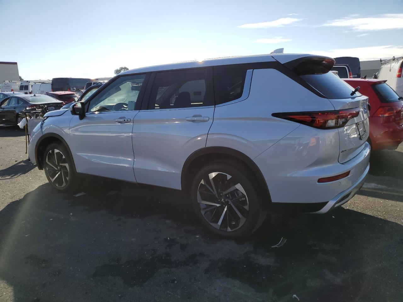Изображение 2 2023 MITSUBISHI OUTLANDER SE 2023 с VIN JA4J3UA87PZ059473