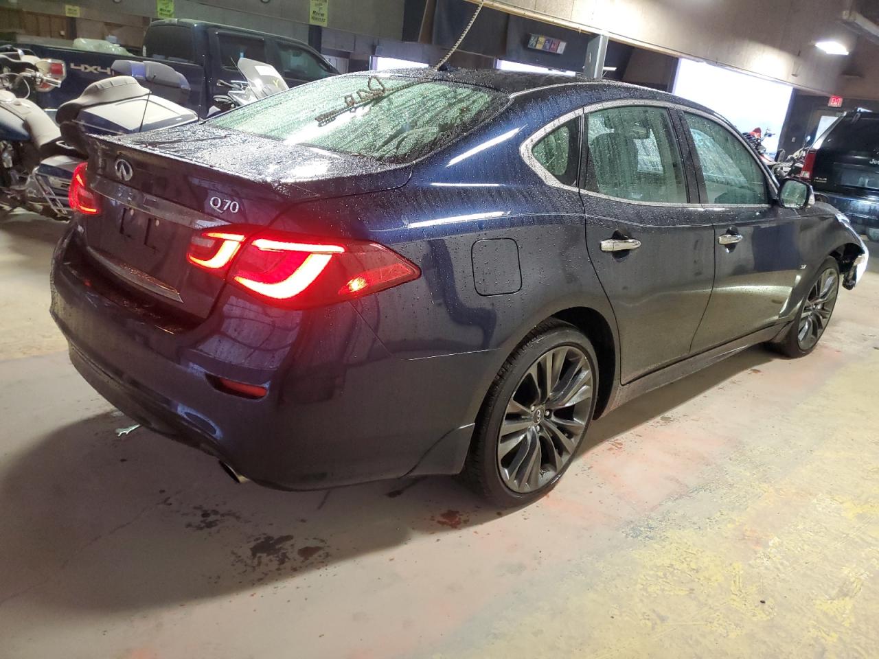 Изображение 3 2018 INFINITI Q70 3.7 LUXE 2018 с VIN JN1BY1AR1JM220121