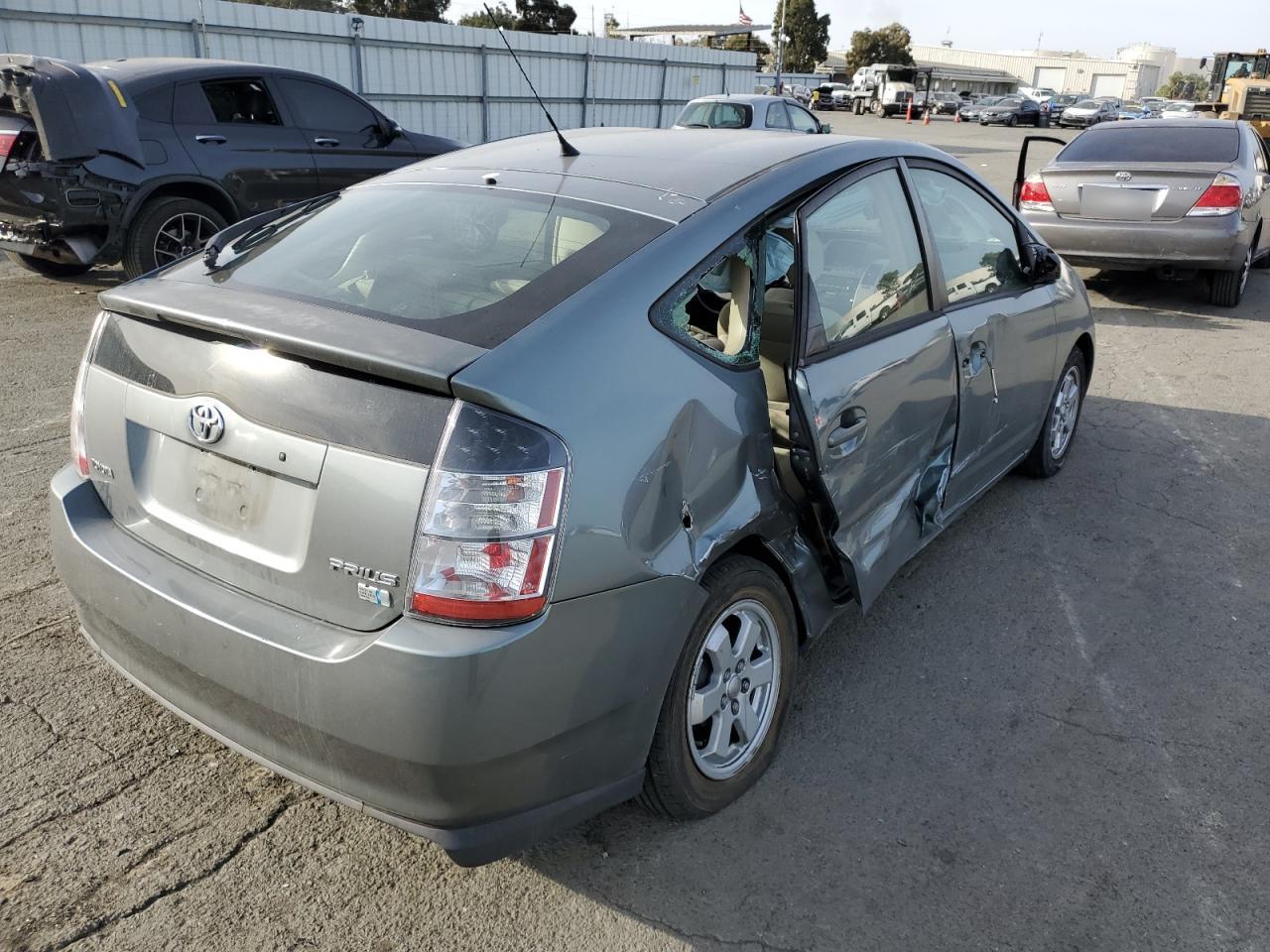 Image 3 of 2005 TOYOTA PRIUS  2005 with VIN JTDKB20U253086080