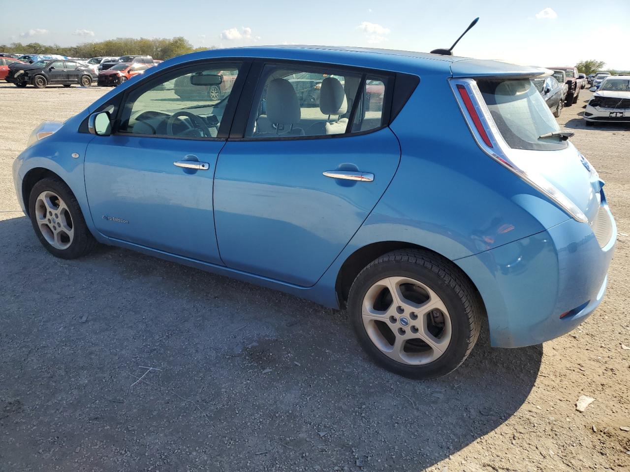 Image 2 of 2011 NISSAN LEAF SV 2011 with VIN JN1AZ0CP0BT009398