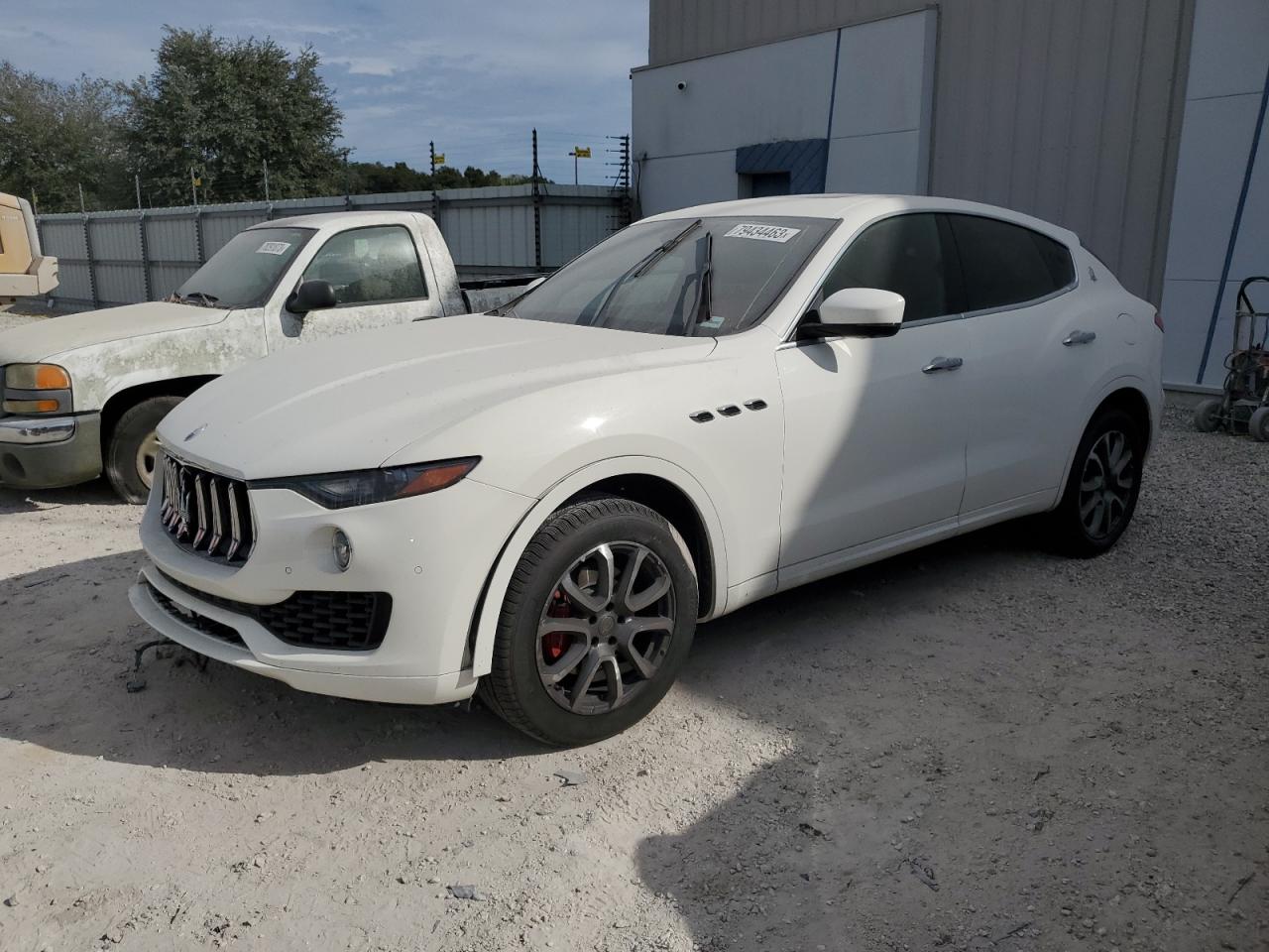 Изображение 1 2019 MASERATI LEVANTE  2019 с VIN ZN661XUA2KX313031