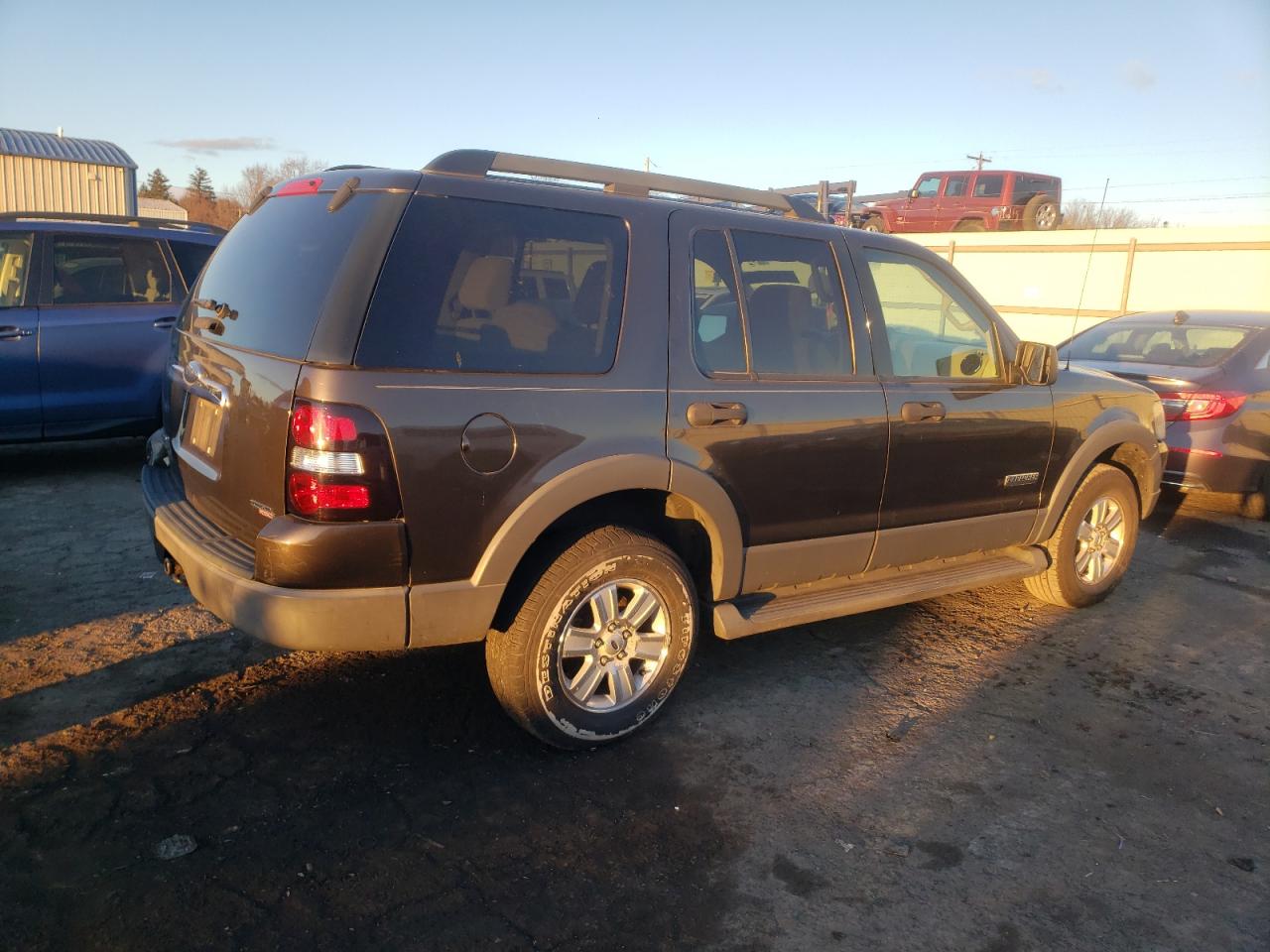 Изображение 3 2006 FORD EXPLORER XLT 2006 с VIN 1FMEU73E26UA71305