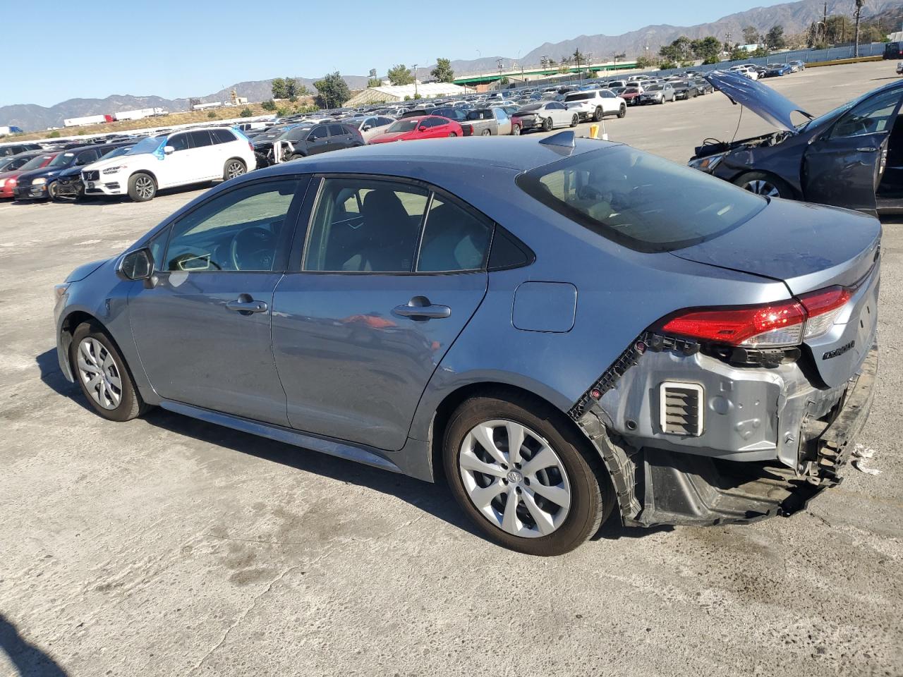 Image 2 of 2022 TOYOTA COROLLA LE 2022 with VIN JTDEPMAE2N3028889