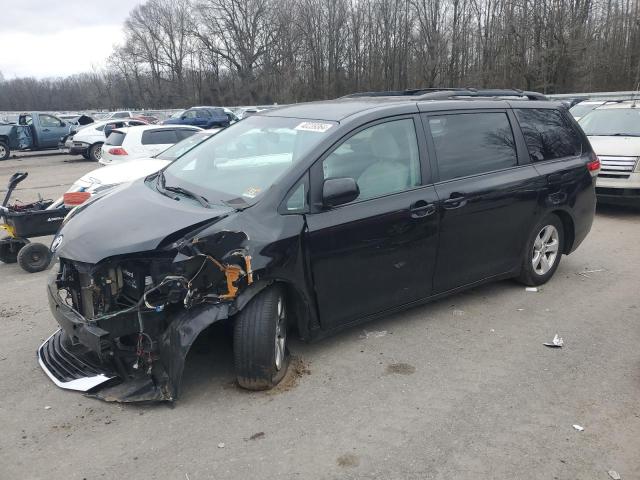 2013 TOYOTA SIENNA LE 2013 image