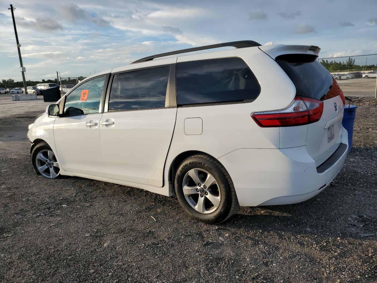 Image 2 of 2018 TOYOTA SIENNA LE 2018 with VIN 5TDKZ3DC2JS906282