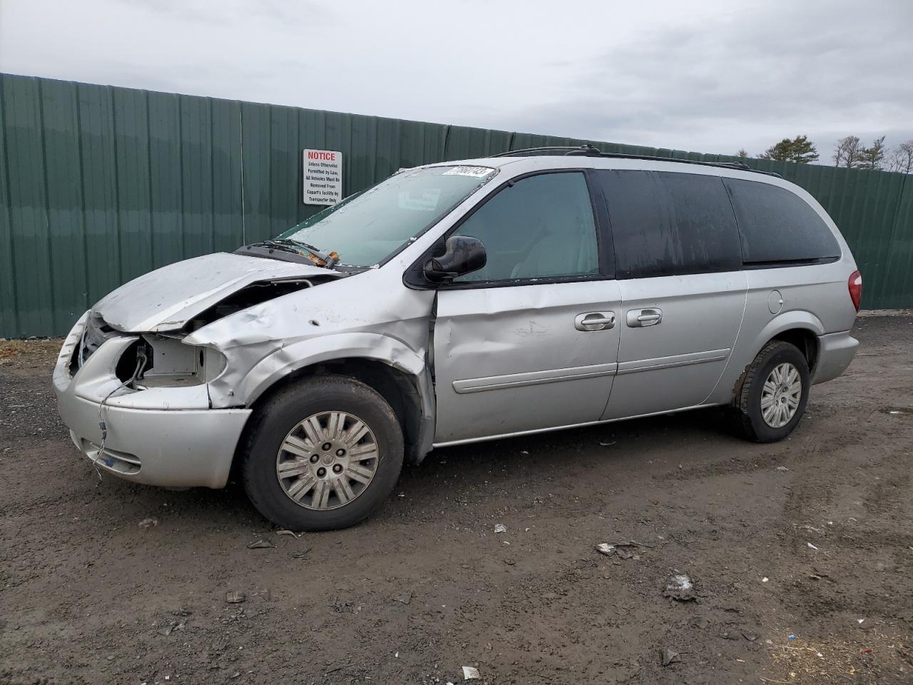 2005 CHRYSLER TOWN & COUNTRY LX 2005 image
