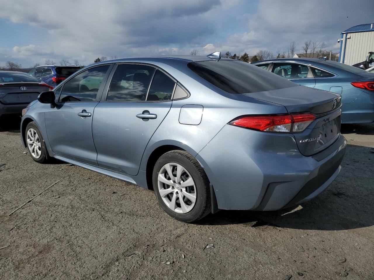 Image 2 of 2022 TOYOTA COROLLA LE 2022 with VIN JTDEPMAE7NJ222605