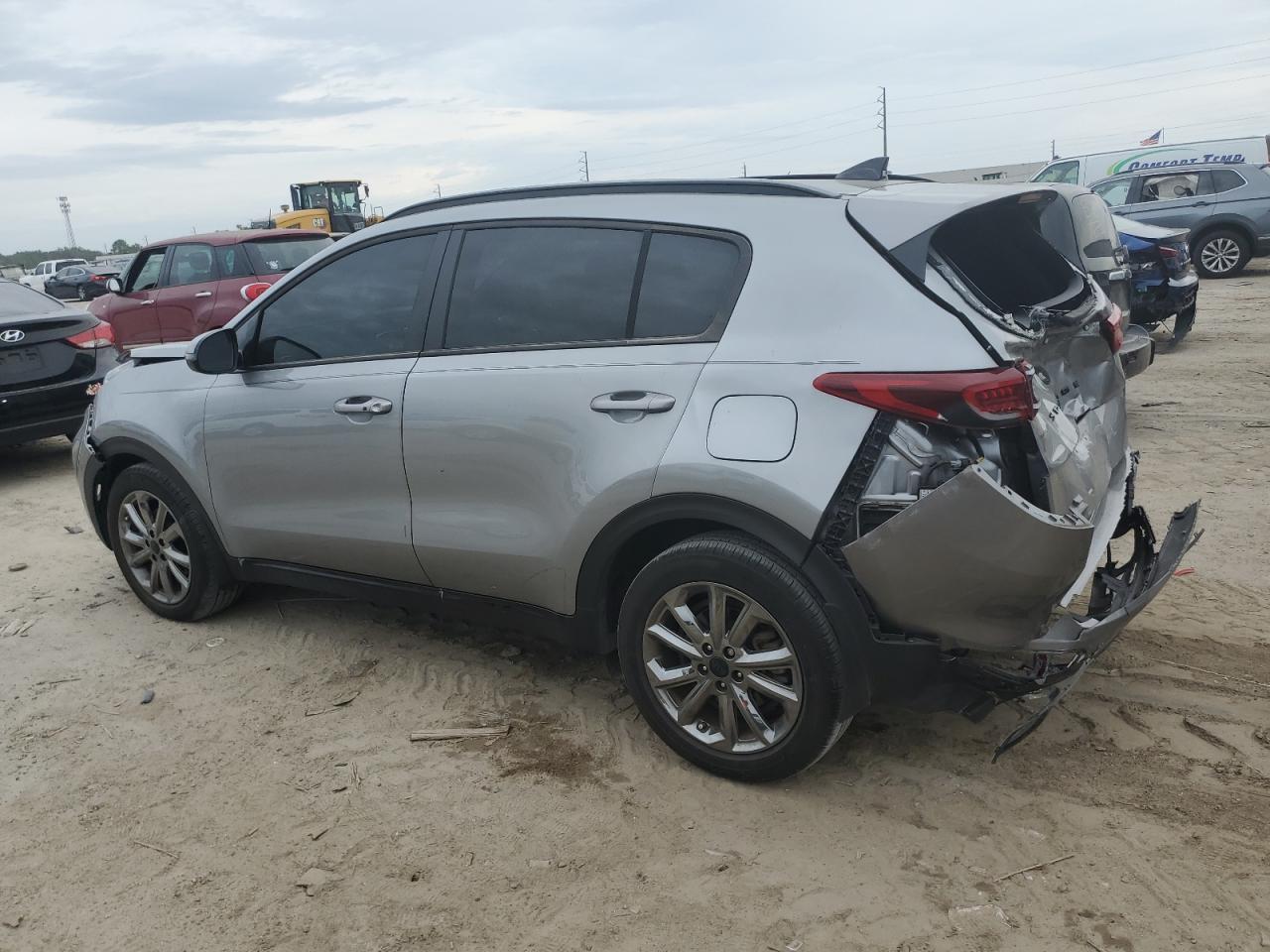 Изображение 2 2022 KIA SPORTAGE S 2022 с VIN KNDP63ACXN7949271