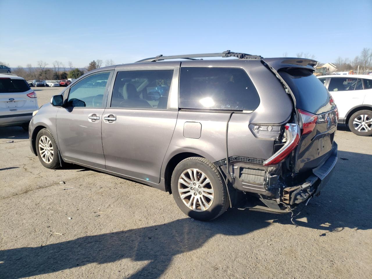 Image 2 of 2015 TOYOTA SIENNA XLE 2015 with VIN 5TDYK3DC2FS597936