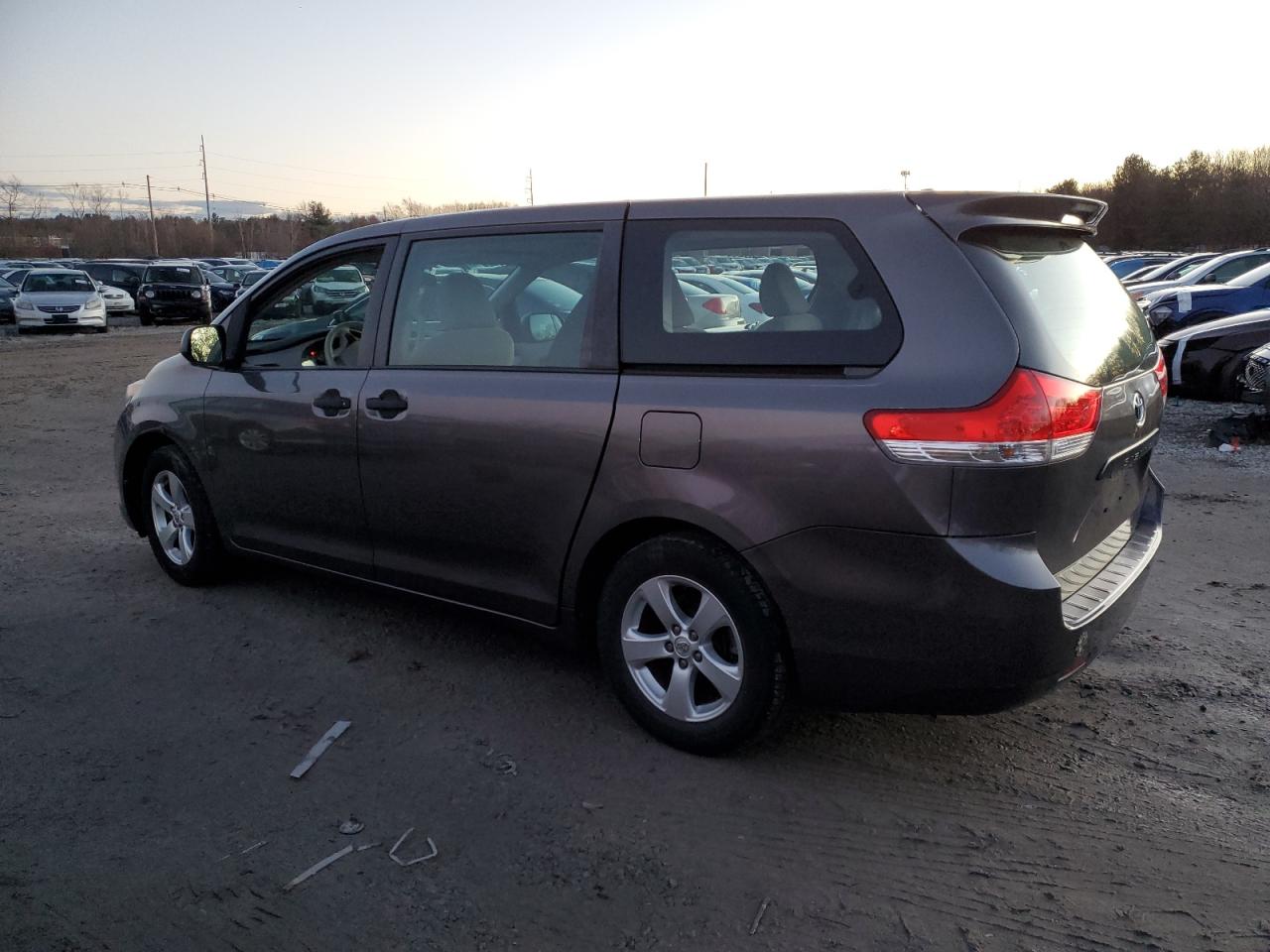 Изображение 2 2013 TOYOTA SIENNA  2013 с VIN 5TDZK3DC1DS342583