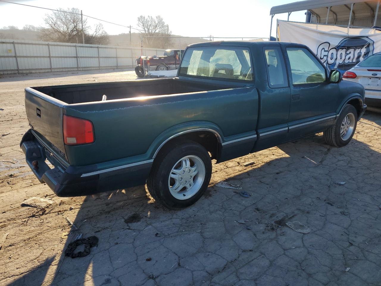 Image 3 of 1996 CHEVROLET S TRUCK S10 1996 with VIN 1GCCS19X0T8197903