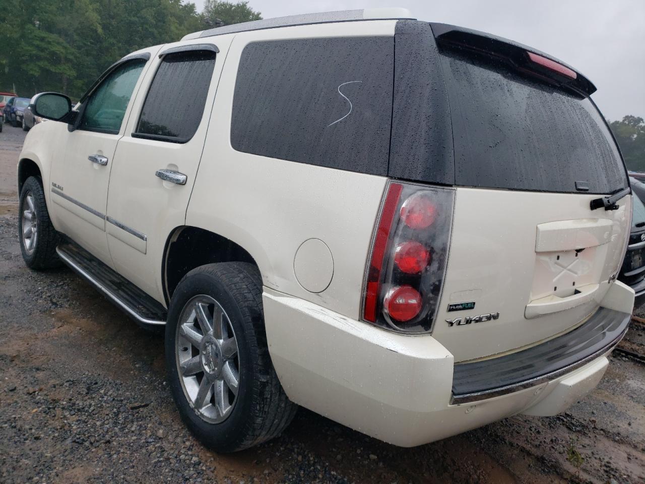 Obraz 2 z 2012 GMC YUKON DENALI 2012 z VIN 1GKS2EEF0CR241364