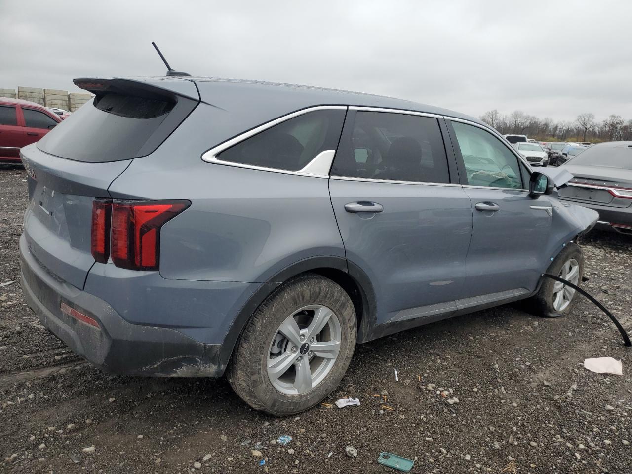 Изображение 3 2023 KIA SORENTO LX 2023 с VIN 5XYRG4LC6PG193341