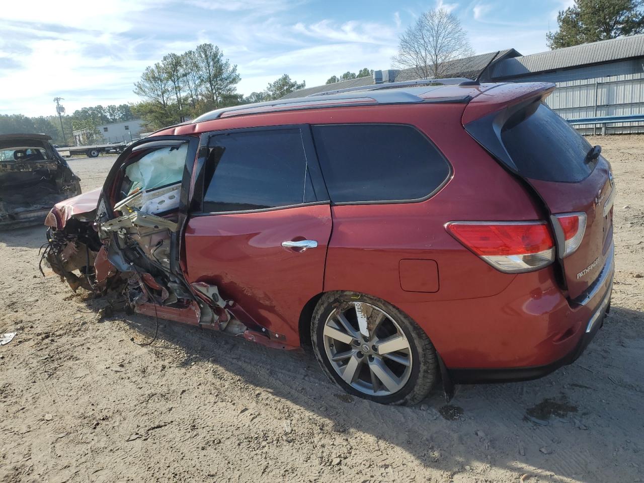 Image 2 of 2014 NISSAN PATHFINDER S 2014 with VIN 5N1AR2MNXEC732861