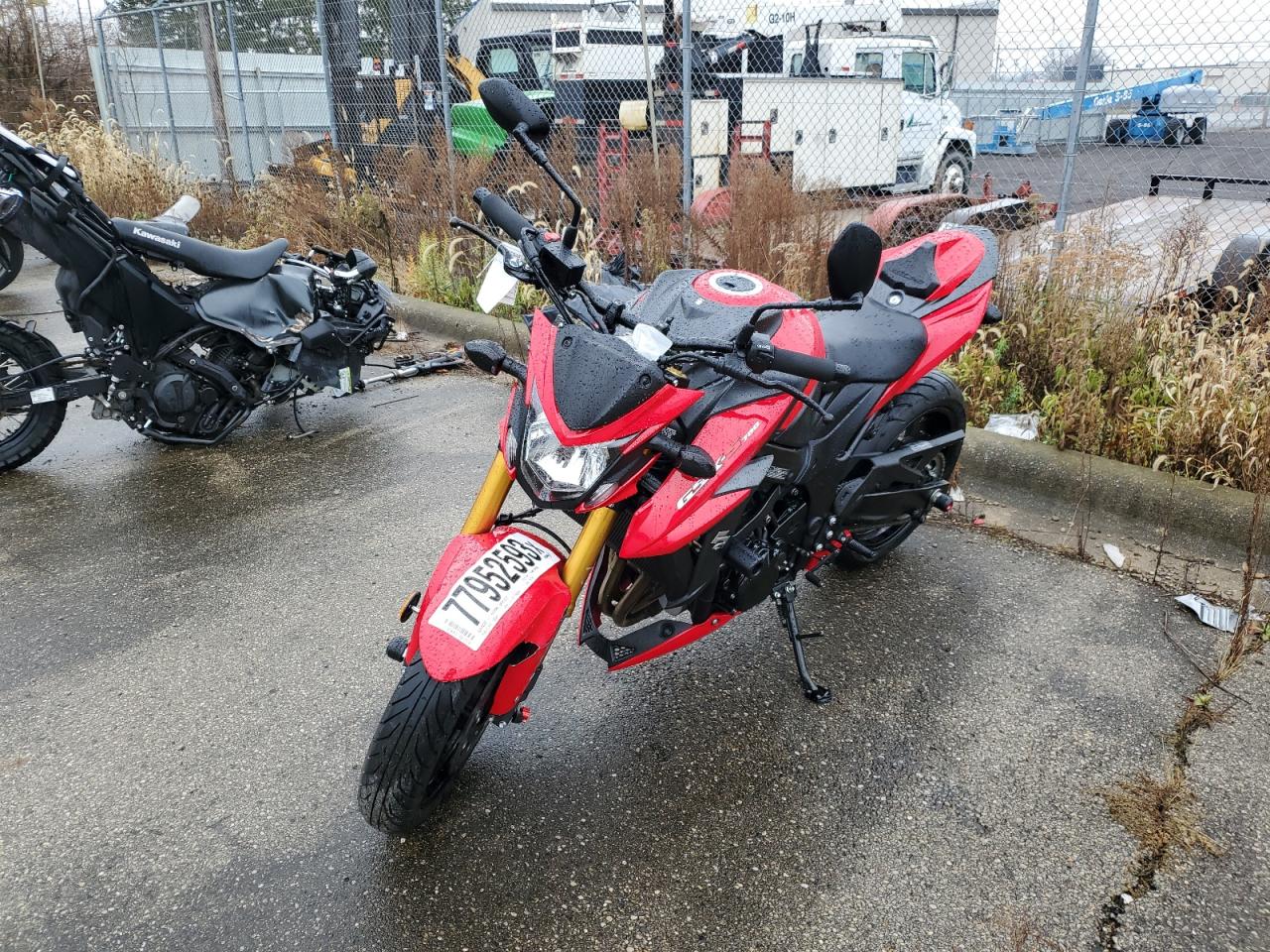 Image 2 of 2018 SUZUKI GSX-S750 M 2018 with VIN JS1C533D7J2100739