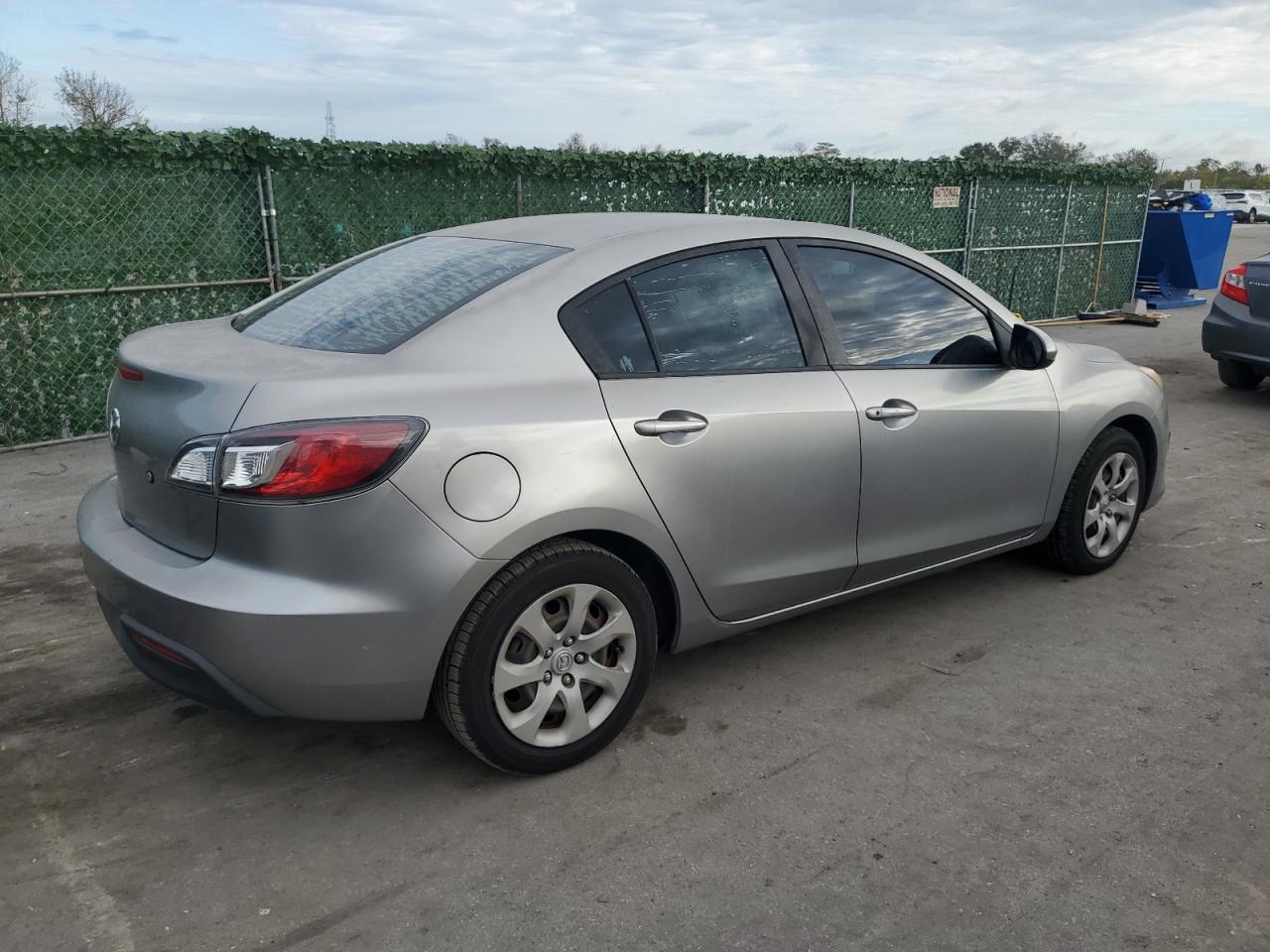 Image 3 of 2010 MAZDA 3 I 2010 with VIN JM1BL1SF8A1173459