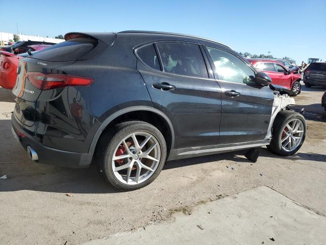 Obraz 3 z Alfa Romeo Stelvio Sport 2018 z VIN ZASFAKPN6J7B80427