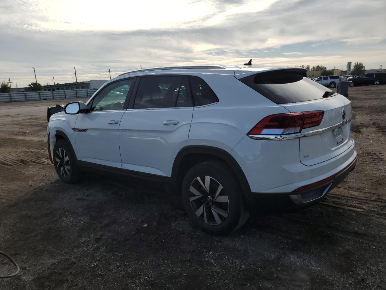 Image 2 of 2022 VOLKSWAGEN ATLAS CROSS SPORT SE 2022 with VIN 1V2DC2CA5NC211871