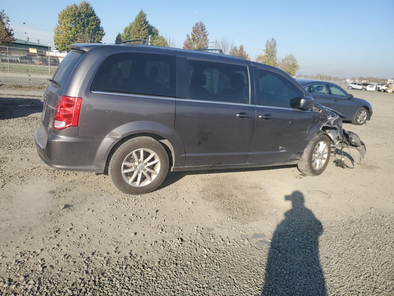 Image 3 of 2019 DODGE GRAND CARAVAN SXT 2019 with VIN 2C4RDGCG3KR519565