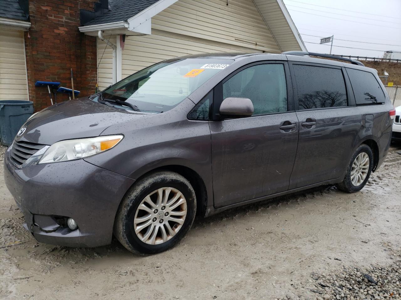 2013 TOYOTA SIENNA XLE 2013 image